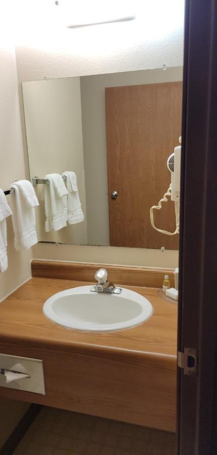 Boarders Inn & Suites By Cobblestone Hotels - Broken Bow Exterior foto